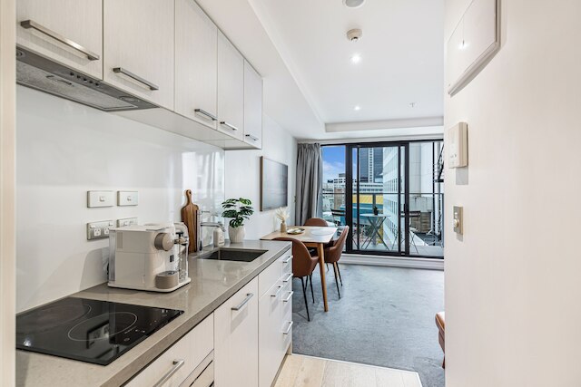 スタイリッシュ + モダン ユニット - バルコニー & プール ゾディアック ステイズ