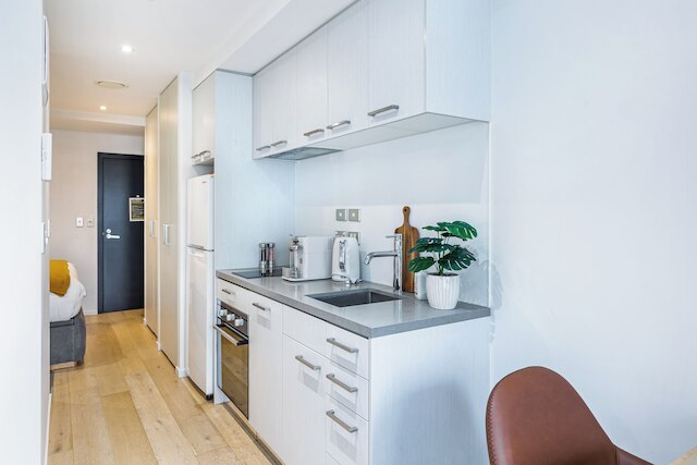 スタイリッシュ + モダン ユニット - バルコニー & プール ゾディアック ステイズ