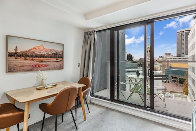 スタイリッシュ + モダン ユニット - バルコニー & プール ゾディアック ステイズ