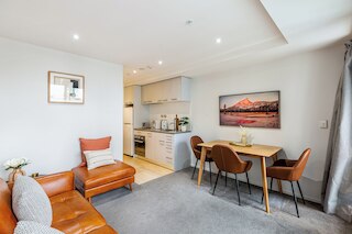 スタイリッシュ + モダン ユニット - バルコニー & プール ゾディアック ステイズ