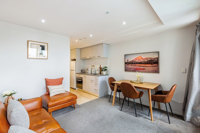 スタイリッシュ + モダン ユニット - バルコニー & プール ゾディアック ステイズ