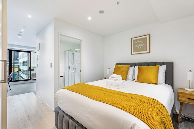 スタイリッシュ + モダン ユニット - バルコニー & プール ゾディアック ステイズ