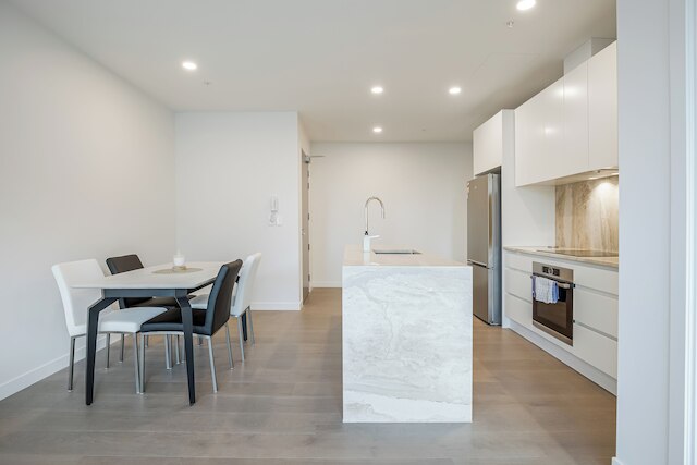 モダン ブライト セントラル アパートメント by ゾディアック ステイズ