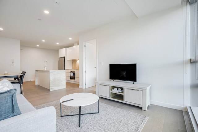 モダン ブライト セントラル アパートメント by ゾディアック ステイズ