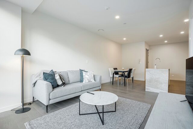 モダン ブライト セントラル アパートメント by ゾディアック ステイズ