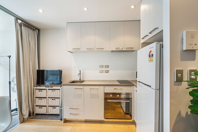 スリーク セントラル ステイ ウィズ バルコニー by Zodiak Stays