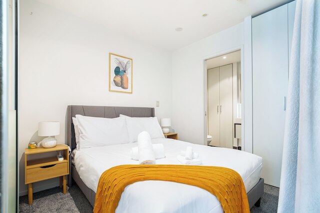 スリーク セントラル ステイ ウィズ バルコニー by Zodiak Stays