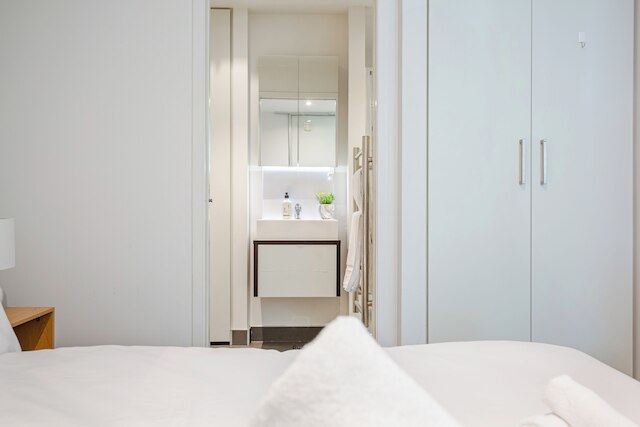 スリーク セントラル ステイ ウィズ バルコニー by Zodiak Stays