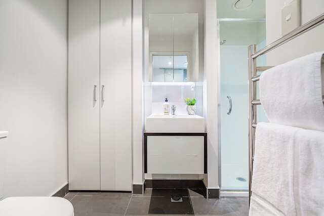 スリーク セントラル ステイ ウィズ バルコニー by Zodiak Stays