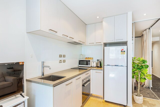 スリーク セントラル ステイ ウィズ バルコニー by Zodiak Stays