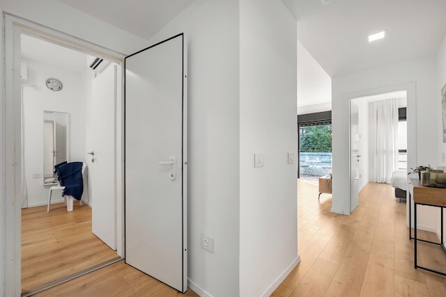 サニー シック イン TLV センター バイ シー アンド レント