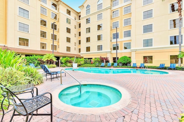 コンド ニア ユニバーサル スタジオ ウィズ プール、ホットタブ