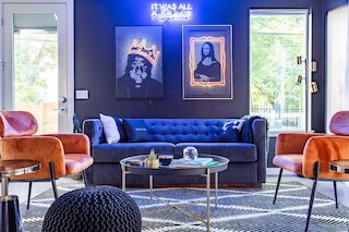 ディスコ デン ウィズ ホットタブ 6 ミン ウォーク トゥ レイニー ストリート