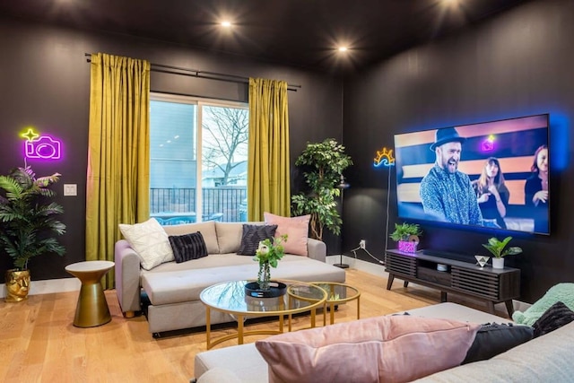 シック 4 ベッドルーム プール ハウス - ステップス トゥ サウス 1 ストリート