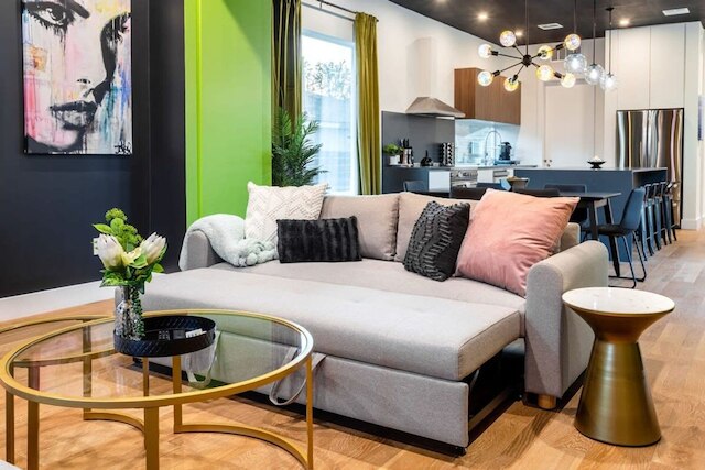 シック 4 ベッドルーム プール ハウス - ステップス トゥ サウス 1 ストリート