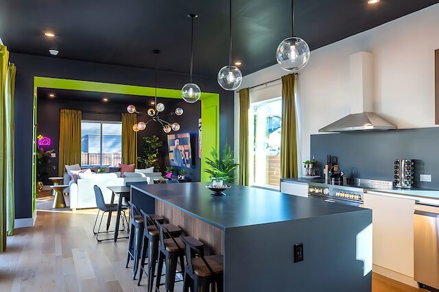 シック 4 ベッドルーム プール ハウス - ステップス トゥ サウス 1 ストリート