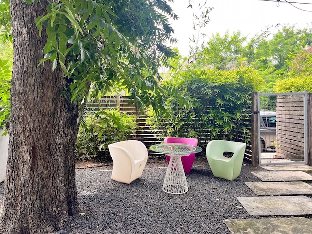 オースティン クラブハウス レイニー ストリート 6 ミン ウォーク