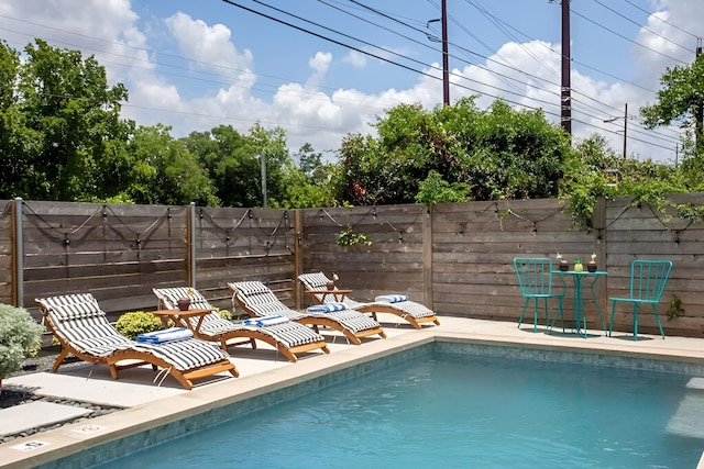 ヒーテッドプール ヘイブン ウィズ ホットタブ ダウンタウン 3 マイル