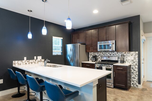 アップステイ - イースト オースティン ホーム ウィズ ヤード ゲームズ ファイアピット