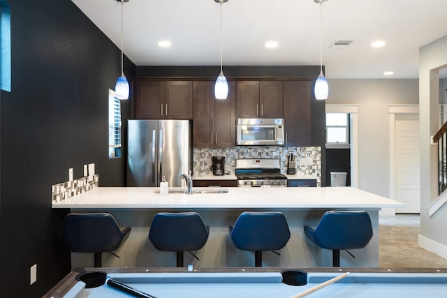 アップステイ - イースト オースティン ホーム ウィズ ヤード ゲームズ ファイアピット