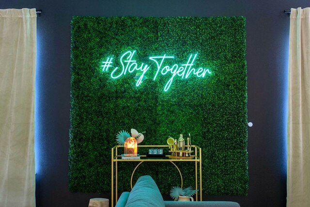 5 000 SQ FT プライベート 10 ベッドルーム コンパウンド DT 6 ミン ドライブ