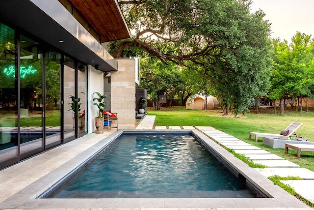 イーストサイド マンション プール レイニー ストリート 7 ミン ドライブ