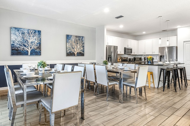 アップステイ - ラージ ホーム ウィズ プール ホットタブ BBQ - スリープス 27