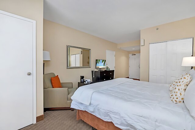 キング ベッドルーム スイート ウィズ アウトドア プール ホットタブ アーケード