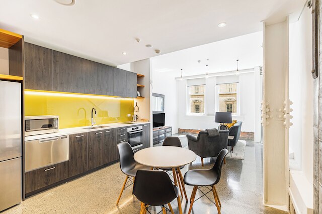 コンテンポラリー 1 ベッドルーム クイーン ストリート リトリート by Zodiak Stays