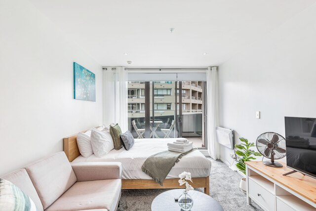 セントラル スタジオ + プライベート バルコニー by Zodiak Stays