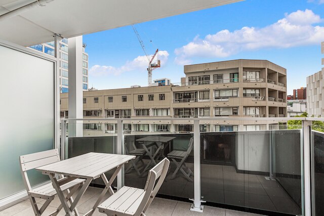 セントラル スタジオ + プライベート バルコニー by Zodiak Stays