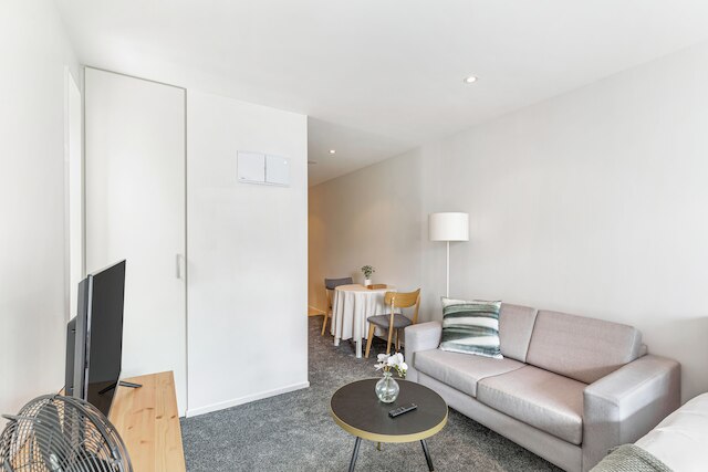 セントラル スタジオ + プライベート バルコニー by Zodiak Stays