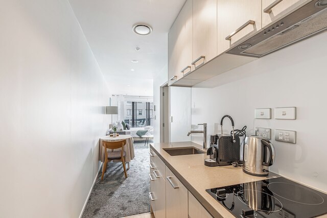 セントラル スタジオ + プライベート バルコニー by Zodiak Stays