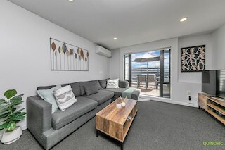 バルコニー + パーキング 3 ベッドルーム ジェム ニア アリーナ | Zodiak Stays