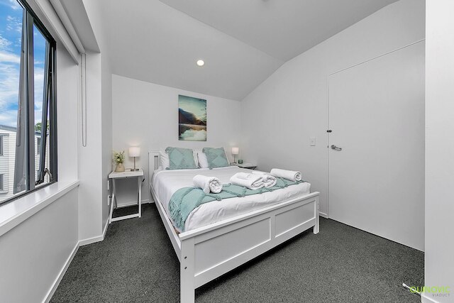 バルコニー + パーキング 3 ベッドルーム ジェム ニア アリーナ | Zodiak Stays