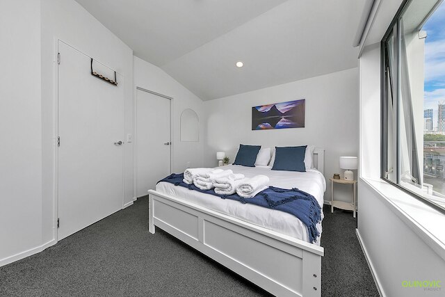 バルコニー + パーキング 3 ベッドルーム ジェム ニア アリーナ | Zodiak Stays