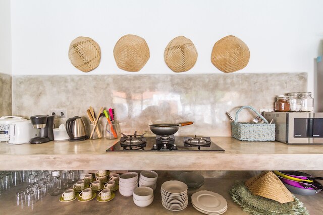 ヴィラ オパリン バイ アルフレッド イン バリ - エクスクイジット アーキテクチュラル ヴィラ ウィズ アウトドア プール スミニャック