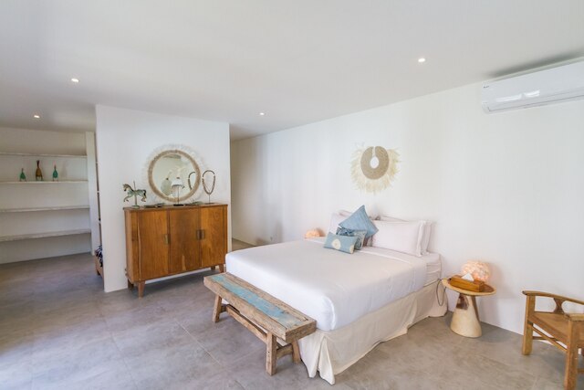 ヴィラ オパリン バイ アルフレッド イン バリ - エクスクイジット アーキテクチュラル ヴィラ ウィズ アウトドア プール スミニャック