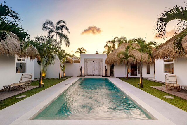 ヴィラ スルガ ブルー バイ アルフレッド イン バリ - ブランド NEW 5 BR プール ヴィラ イン ザ オブ スミニャック