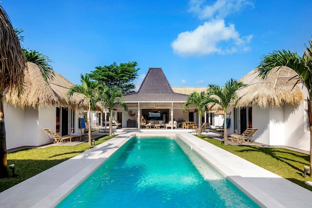 ヴィラ スルガ ブルー バイ アルフレッド イン バリ - ブランド NEW 5 BR プール ヴィラ イン ザ オブ スミニャック