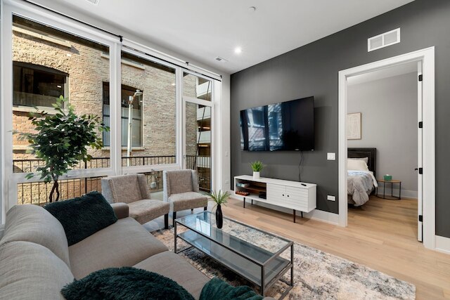 シック 2BR 2BA コンド ウィズ バルコニー - リバーノース シカゴ