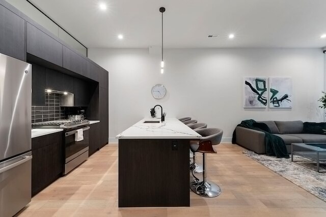 シック 2BR 2BA コンド ウィズ バルコニー - リバーノース シカゴ