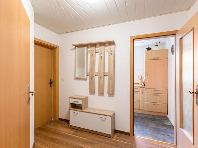 コージー アパートメント イン ドレスデン ウィズ バルコニー アンド スイミングプール