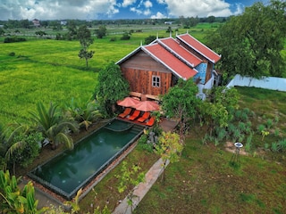 イサン ロッジ プライベートプール ヴィラ