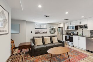 チャーミング 2ベッドルーム タウンハウス コンド イン ハート オブ DC