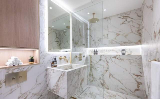 コージー ロンドン アパートメント ウィズ グレート シティ ビューズ