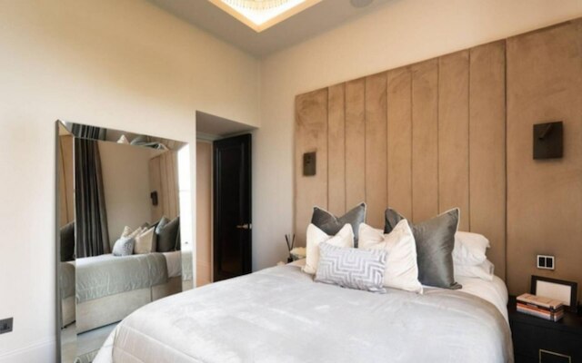 コージー ロンドン アパートメント ウィズ グレート シティ ビューズ