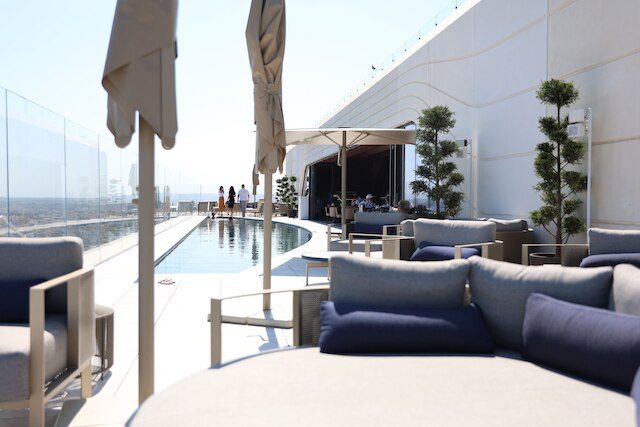 ラグジュアリー ハイ フロア スイート マーキュリー タワーズ