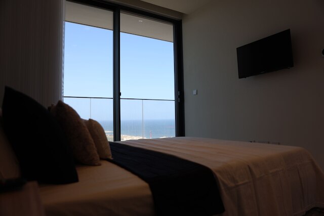 ラグジュアリー ハイ フロア スイート マーキュリー タワーズ