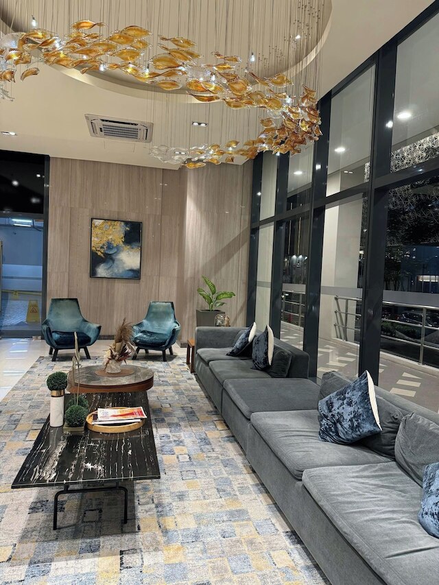 アンディ アンド フランセス プレイス アット BGC